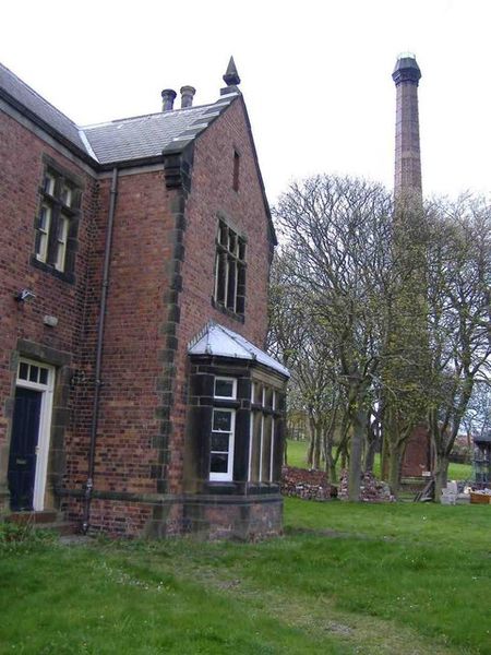 The red brick facade. Author: Roger Cornfoot CC BY-SA 2.0