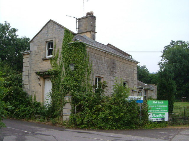 The Standish Lodge. Author: Derek Harper CC BY-SA 2.0