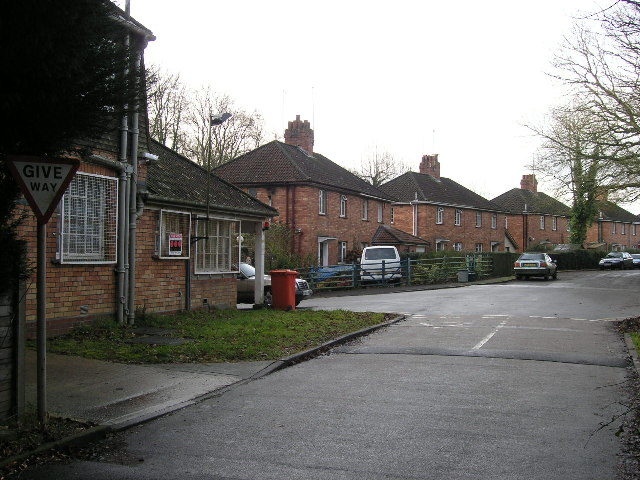 The Staff cottages. Author: ChurchCrawler CC BY-SA 2.0