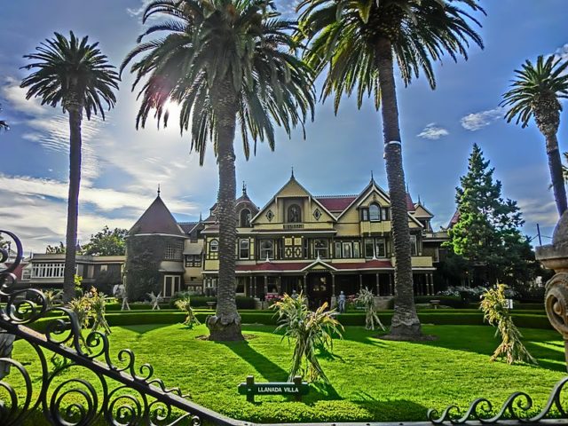 The Winchester House. Author: TilTul CC BY-SA 3.0