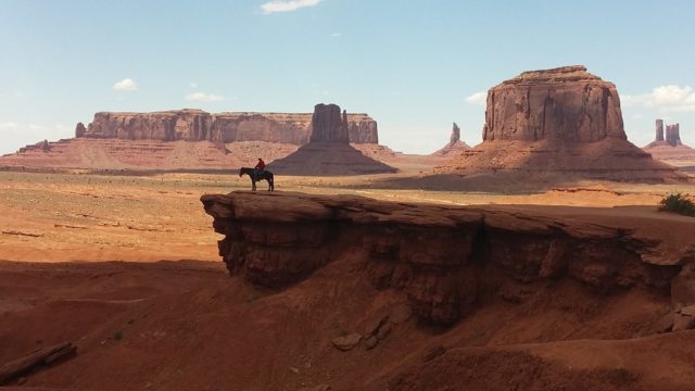 A man selling pictures of tourists on his horse retreats from the crowd to enjoy the scenery and pose for my camera. Author: M.mastrangelo. CC BY-SA 4.0