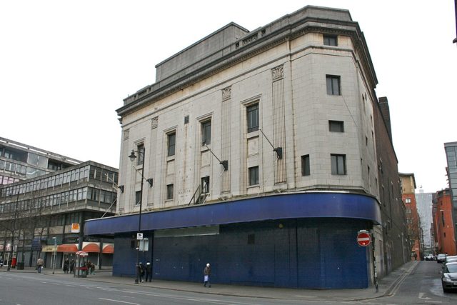 The former Odeon Cinema, on Oxford Road, Manchester. Author: Mike Peel. CC BY-SA 4.0