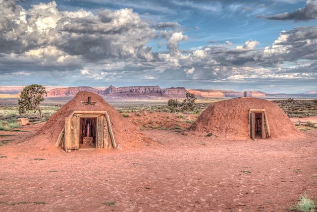 Navajo Hogan in Monument Valley. Author: Dsdugan. CC BY-SA 4.0