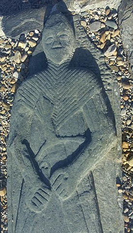 Effigy of MacGilleasbuig of Finlaggan/ Author: Otter – CC BY-SA 3.0