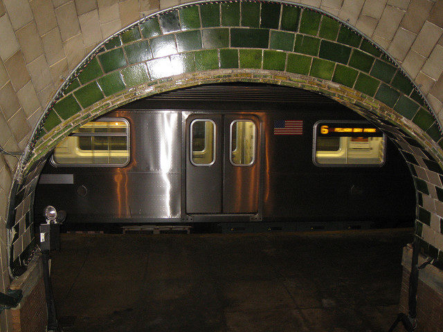 City Hall Subway Station passage – Author: Salim Virji – CC BY 2.0