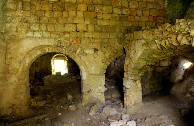 The interior of one of the houses. Author: RonAlmog – CC BY 2.0