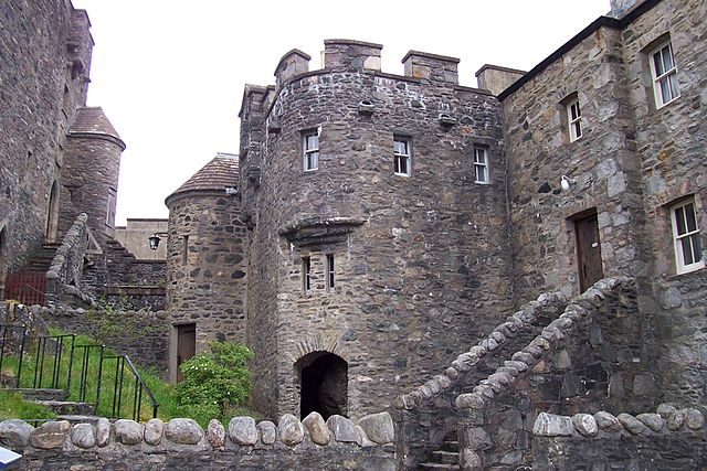 View from inside the castle grounds – Author: Adam Cuerden – Public Domain