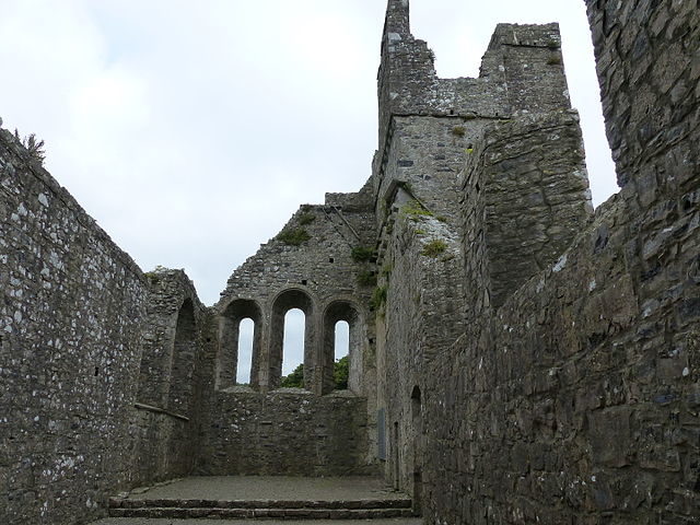 The stone walls still stand proudly/ Author: ÁineNicDháibhéid – CC BY-SA 4.0