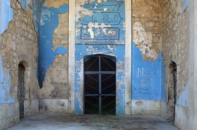 Ruins of the mosque/ Author: Hervé Dez – CC BY-SA 3.0