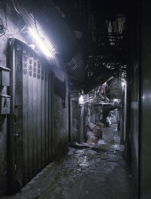 An alley in the City of Darkness – Author: Ian Lambot – CC BY 4.0