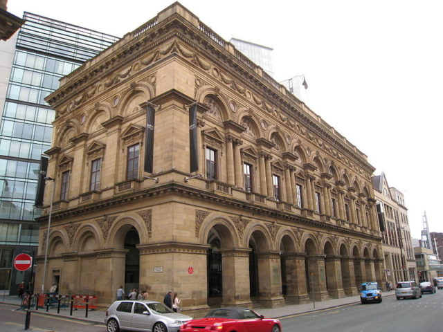 The historical Free Trade Hall building in Peter-street. Author: Bernt Rostad. CC BY 2.0