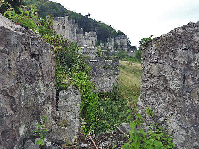 After being a popular tourist attraction for almost 30 years, the castle was closed for good in 1985. Author: Hefin Owen. CC BY-SA 2.0