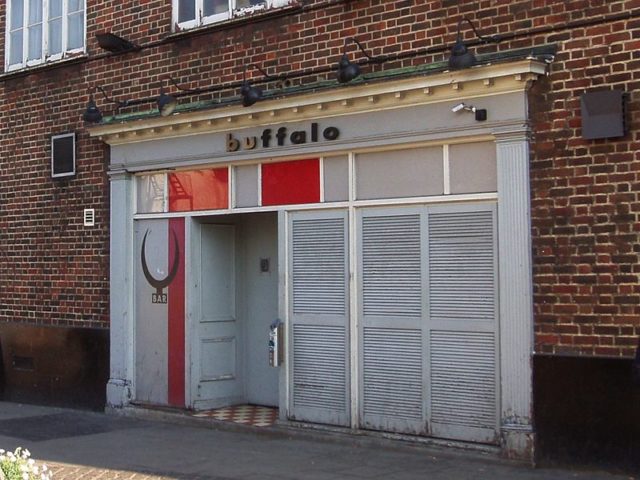 The exterior of The Buffalo Bar during its heyday in the mid-00s. Author: Ewan Munro. CC BY-SA 2.0