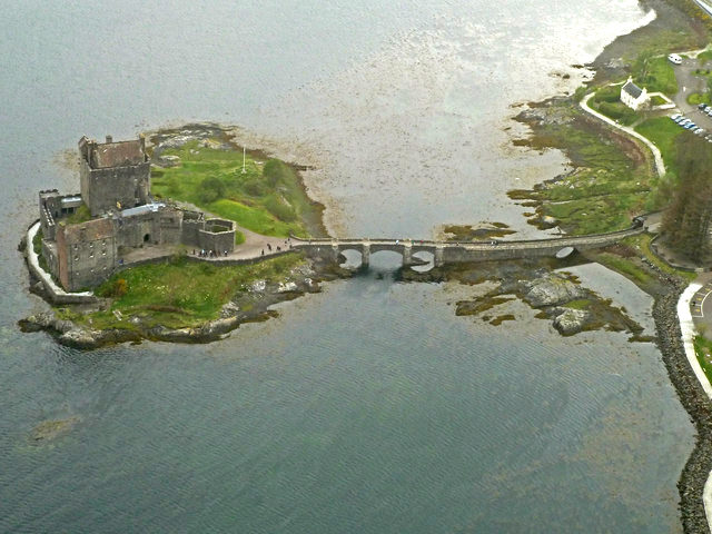 Aerial view of Eilean Donan – Author: Richard Dorrell – CC BY-SA 2.0