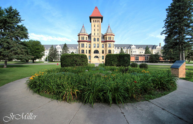 Fergus Falls State Hospital. Author: Mr Moment CC BY 2.0