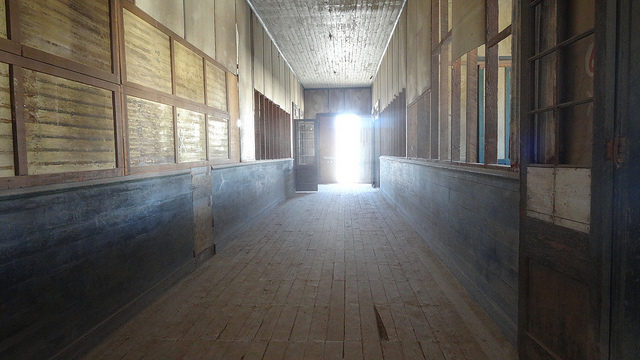 Hallway in one of the buildings. Author: Carlos Varela CC BY 2.0