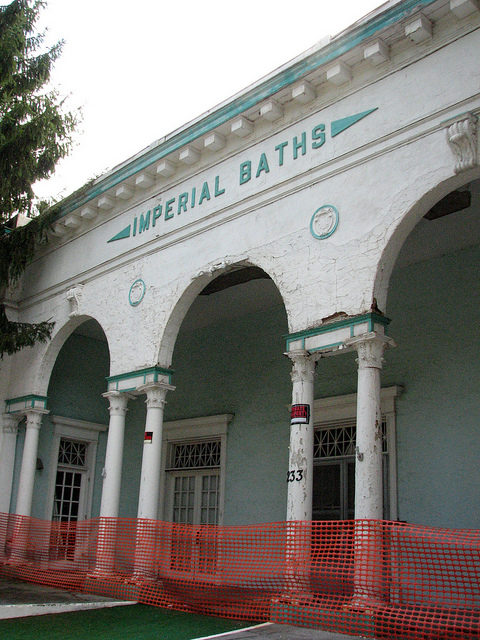 Imperial Baths ready for renovation. Author: bobistraveling CC BY 2.0