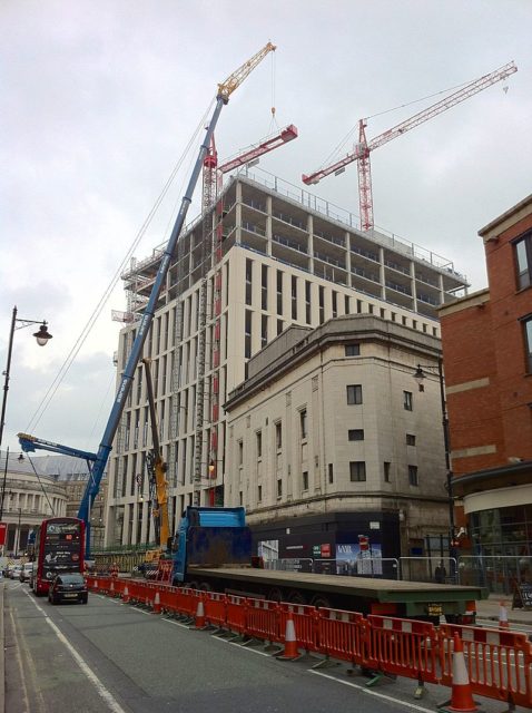 Construction next to the former Odeon Cinema, 2013. Author: Mike Peel. CC BY-SA 4.0