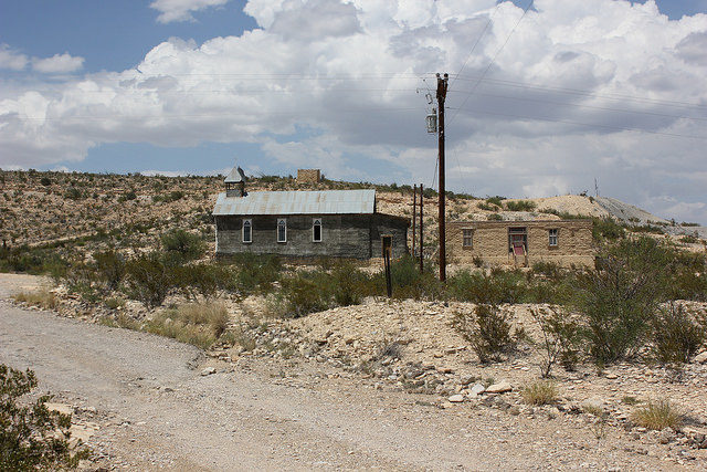 Some of the remaining houses. Author: Nicolas Henderson CC BY 2.0