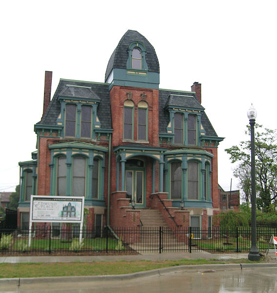 The boarded-up house of Frederick Butler the banker. Author: Andrew Jameson CC BY-SA 3.0