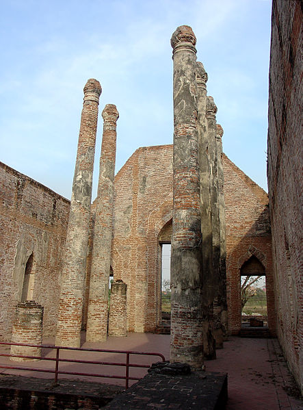 The monastery hall columns. Author: Michael Gunther CC BY-SA 4.0