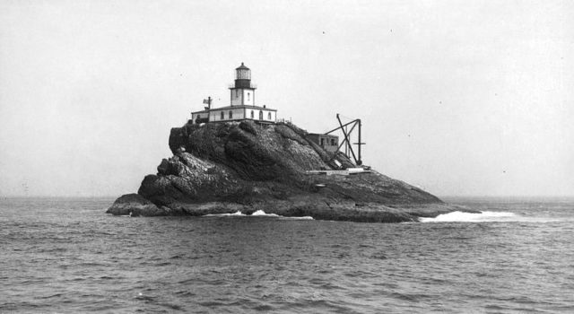 Tillamook Rock Light photo from 1891. Author: S. B. Crow Public Domain
