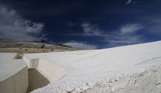 White concrete blocks. Author: Davide Palmisano – CC-BY 2.0