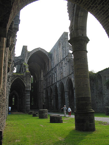 The ruins of the church/ Author: Jean-Pol GRANDMONT – CC BY 3.0