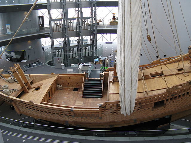 The merchant ship Naniwa Maru in the middle of the dome – KENPEI – CC BY-SA 3.0