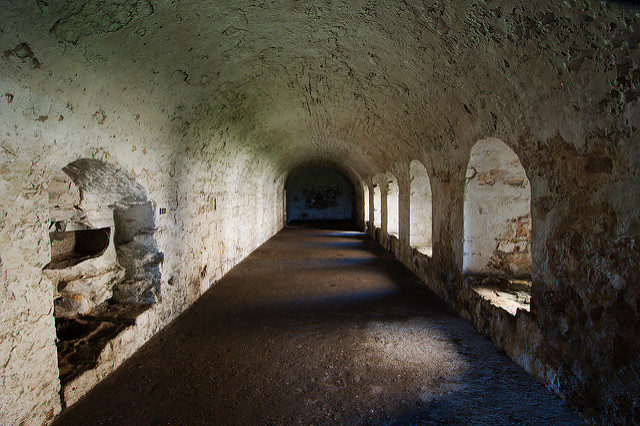 A covered walkway – part of the abbey. Author: Magnus Hagdorn CC BY-SA 2.0