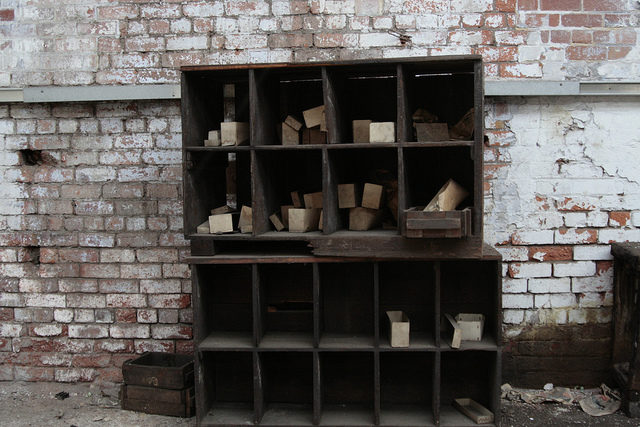 Abandoned cabinet. Author: http://underclassrising.net/ CC BY-SA 2.0