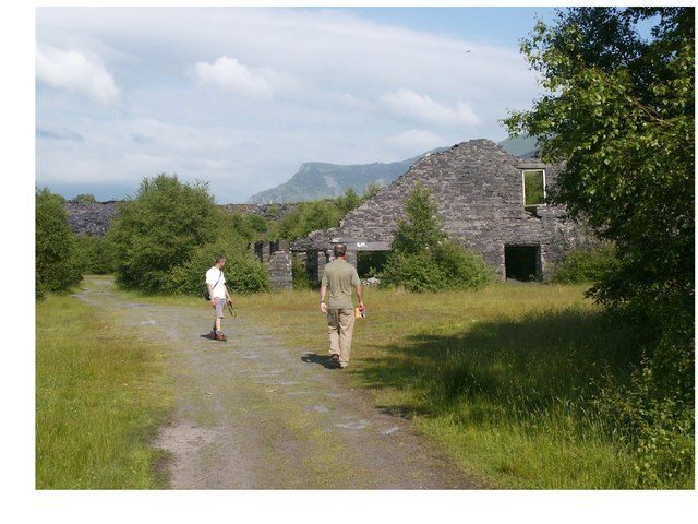 Abandoned slate dressing shed. Author: Julian Thomas CC BY-SA 2.0