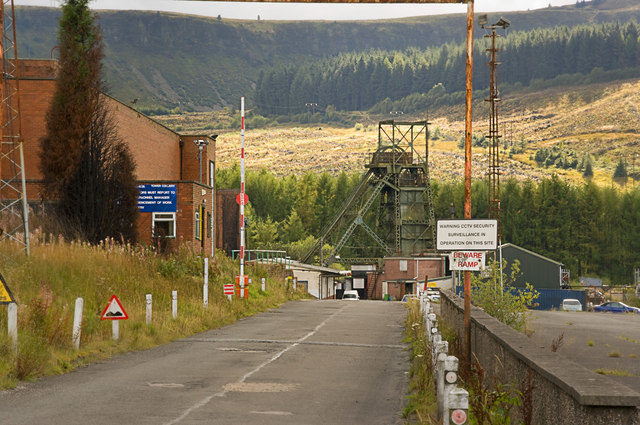 Looking down at Tower Colliery. Author: Nick Earl CC BY-SA 2.0