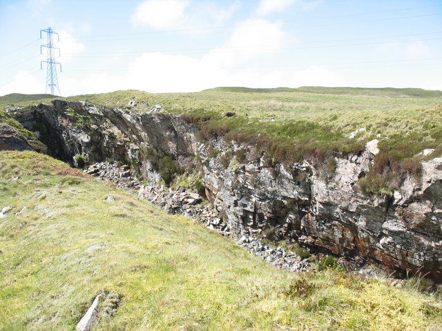 Looking down in one of the pits. Author: Eric Jones CC BY-SA 2.0