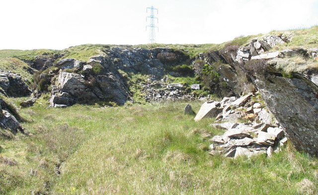 Photograph of one of the pits. Author: Eric Jones CC BY-SA 2.0