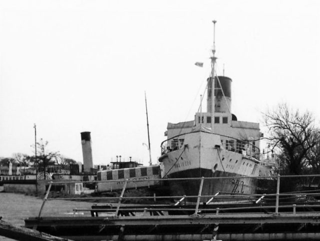 PS Ryde in 1977. Author: Mypix CC BY-SA 4.0