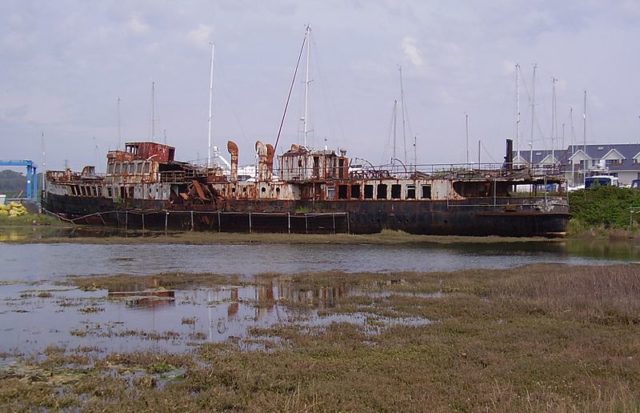 Rusting in the mud. Author: Mypix CC BY-SA 4.0