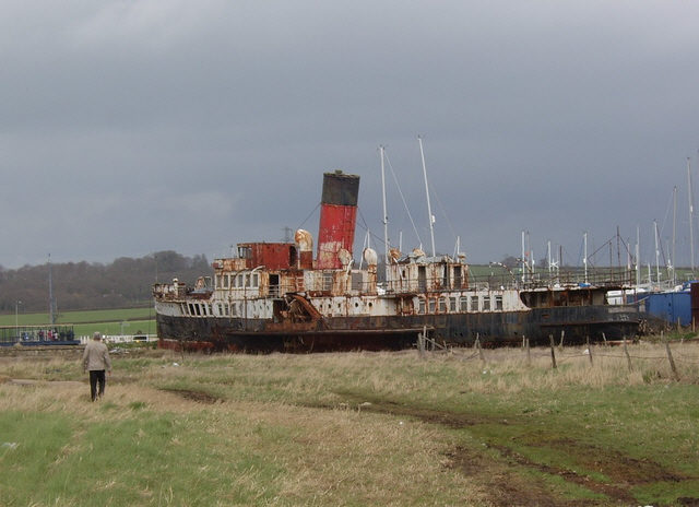 The abandoned PS Ryde. Author: Kevin Flynn CC BY-SA 2.0