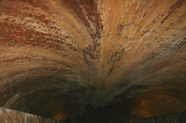 The bricked ceiling. Author: mattbuck CC BY-SA 3.0
