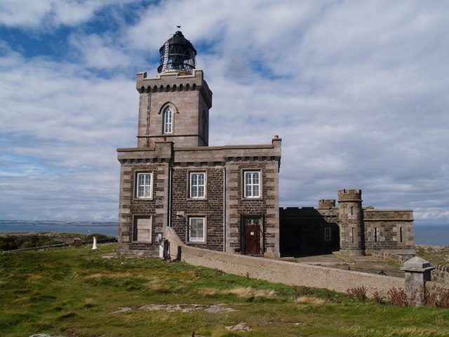 The lighthouse on the Isle of May. Author: John Clive Nicholson CC BY-SA 2.0