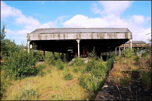 The lonely platforms. Author: philld CC BY-SA 2.0