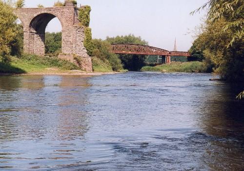 The remains of the viaduct. Author: Ralph Rawlinson CC BY-SA 2.0