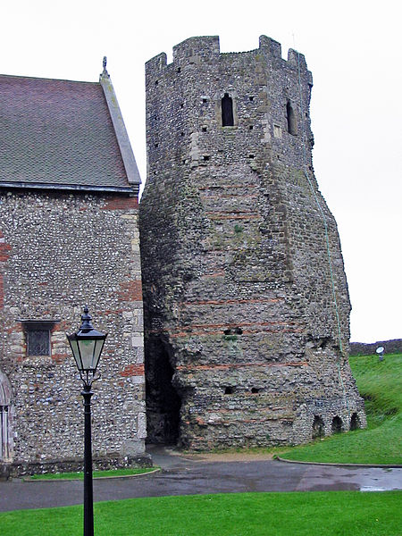 The Roman lighthouse. Author: Chris McKenna (Thryduulf) CC BY-SA 4.0