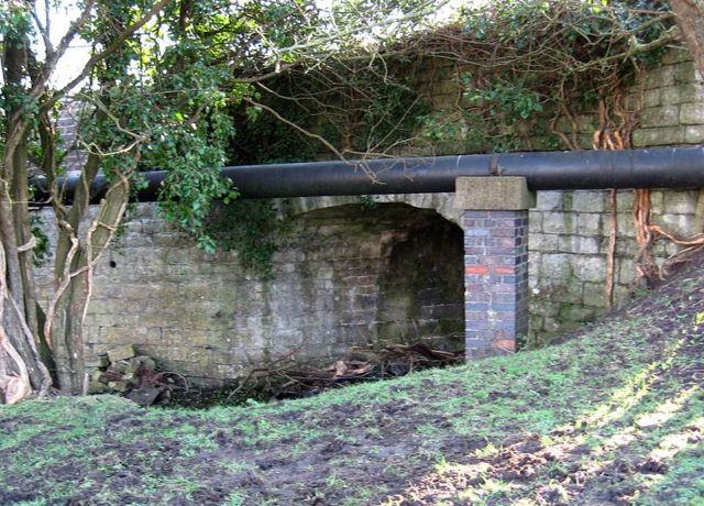 Tunnel section of the railway. Author: Bob&Anne Powell CC BY-SA 3.0