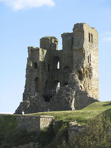 The 12th-century keep/ Author: Stephen Montgomery – CC BY-SA 2.0