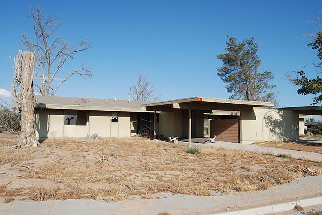 Abandoned house. Author: Eddie Maloney – CC BY-SA 2.0