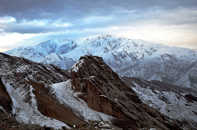 The ruins on the top of the mountain. Author: Alireza Javaheri – CC BY 3.0