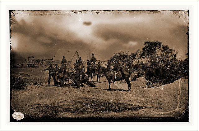 Activity on Morris Island. Author: Snapshots of The Past/ CC BY-SA 2.0