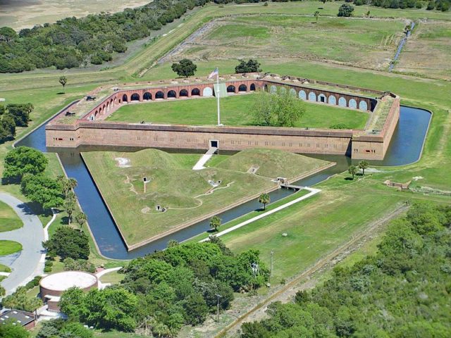 Arial photo of the fort. Author: Edibobb CC BY 3.0