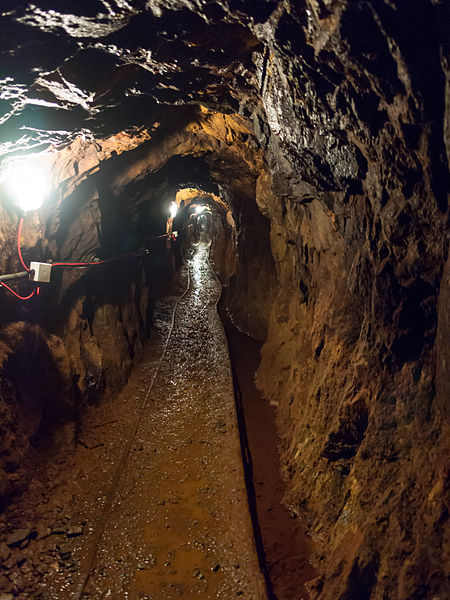 Inside one of the tunnels. Author: James Petts CC BY-SA 2.0